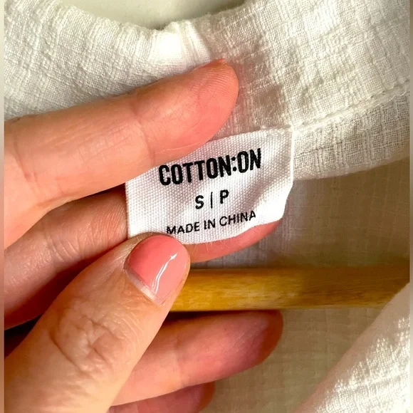 Vintage cropped style white button up top - Picture 5 of 6